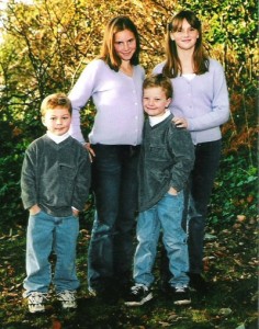 amanda_deanna_ryan_kyle Amanda with her family. (Used with permission of friendsofamanda.org)
